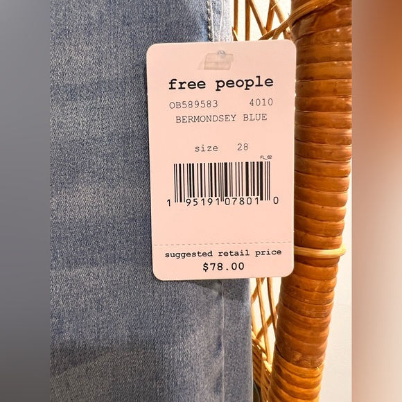 Free people just float on flares - Picture 4 of 5